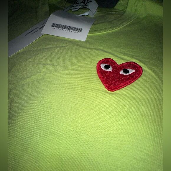 NWTs Commes Des Garçon PLAY Appliqué T-Shirt Size XS - Picture 4 of 7